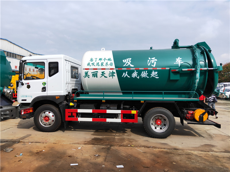 東風(fēng)牌12方吸污車(chē)